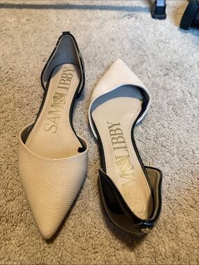 Sam & Libby Two-Tone Pointed D'Orsay Flats in Beige and Black